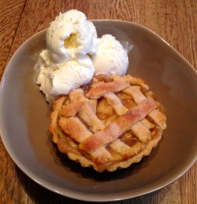 Simple Apple Pie Recipe from Scratch